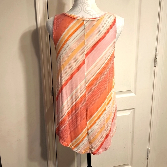 EUC!!! APT.9 Droptail Tank - Picture 2 of 4